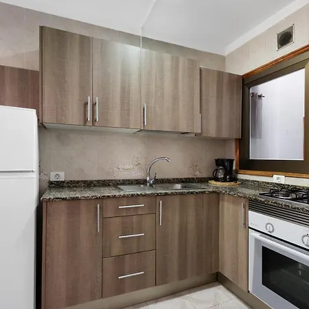 Cristianos - Emeterio Center - 5 Min