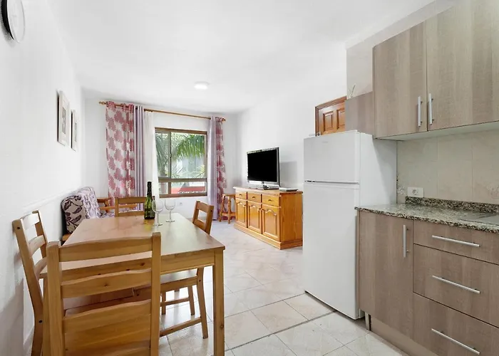 Cristianos - Emeterio Center - 5 Min