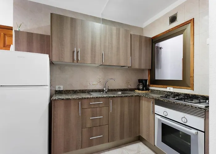 Cristianos - Emeterio Center - 5 Min